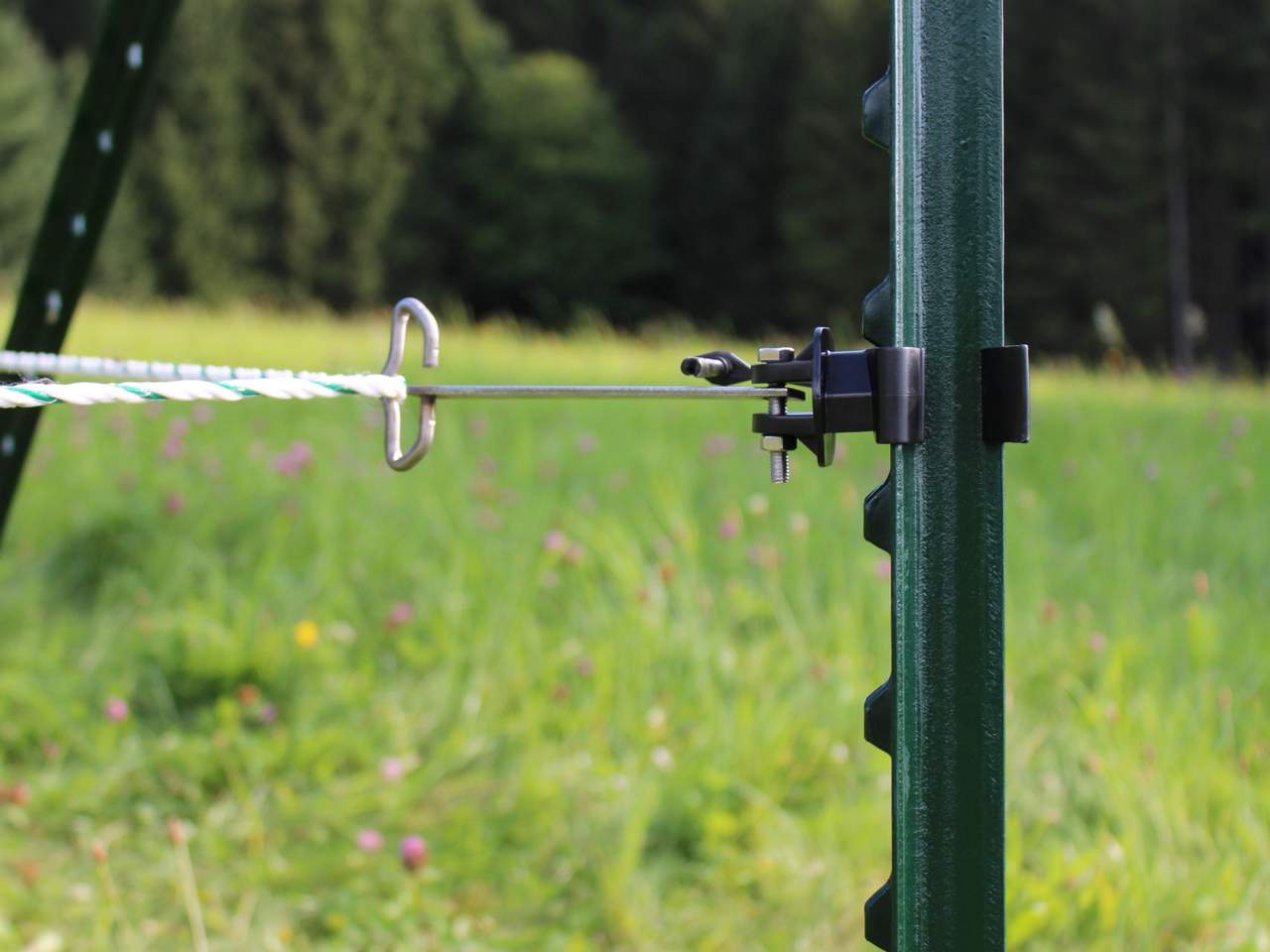 Tape/Rope Corner Solution T-Post - Image 10 of 10