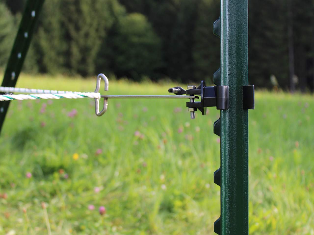 Tape/Rope Corner Solution T-Post - Image 10 of 10