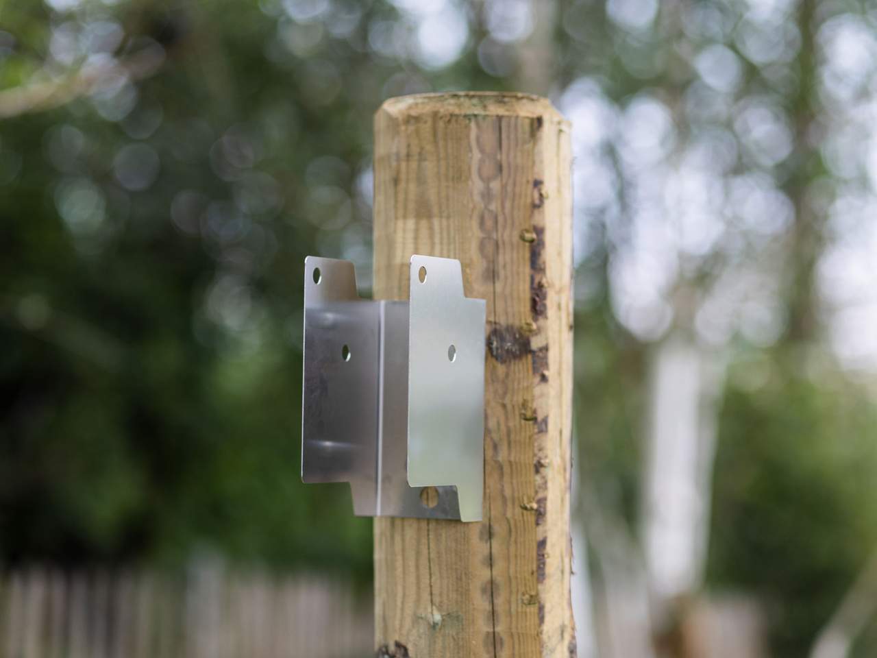 Wooden Post Mount - Image 6 of 7