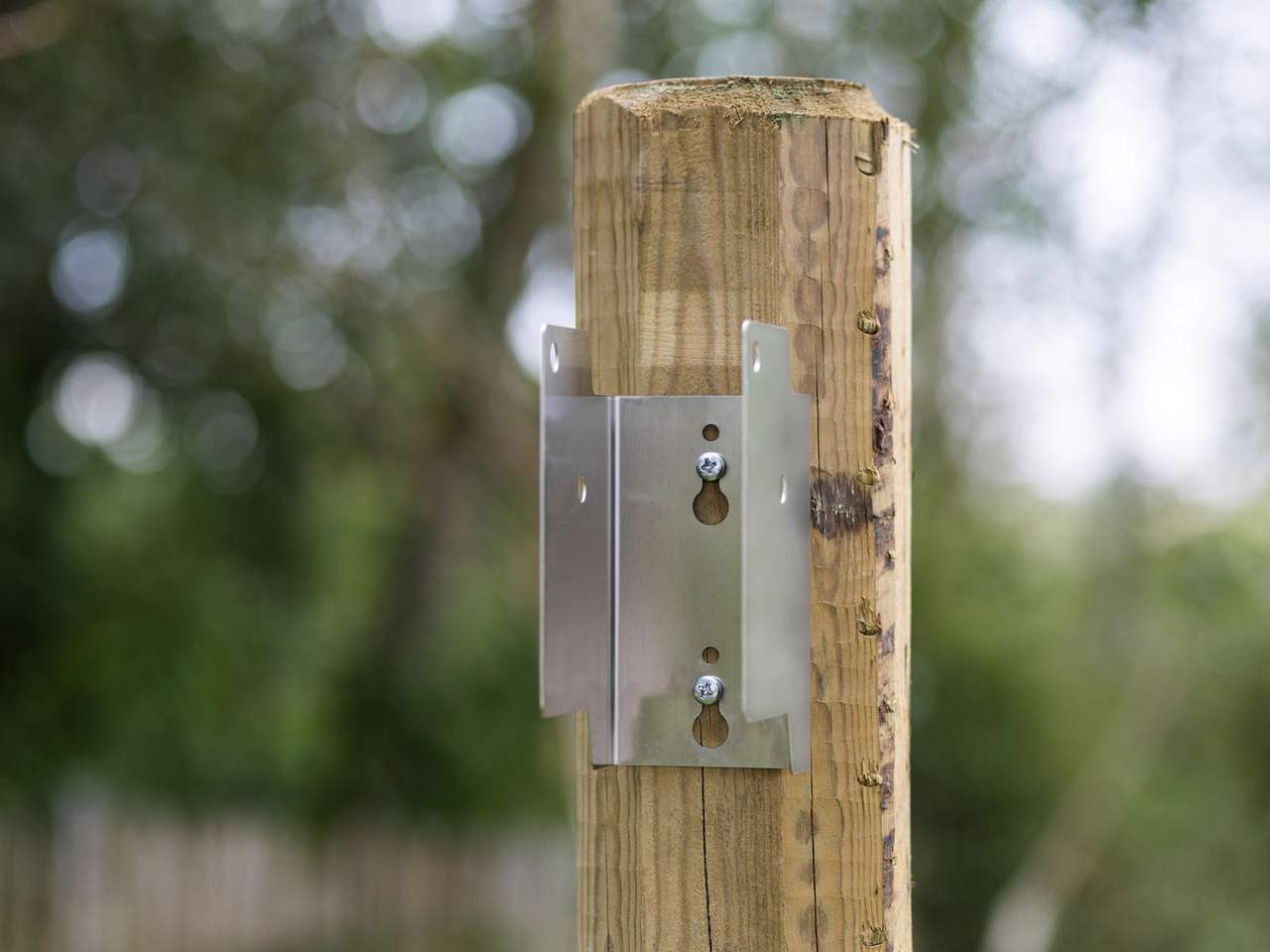 Wooden Post Mount - Image 7 of 7